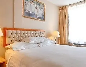 Hotel Flushing, New York